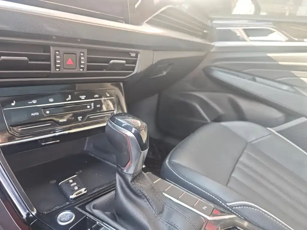 Volkswagen Passat 2023 из CN, фото 4