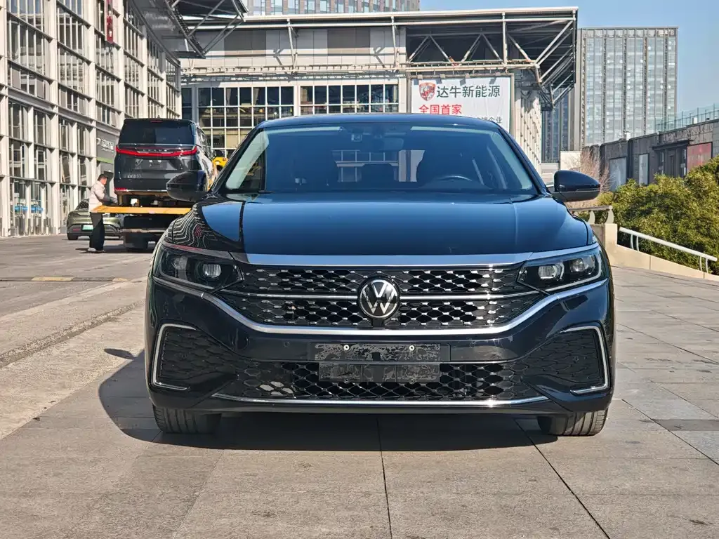 Volkswagen Passat 2023 из CN, фото 10
