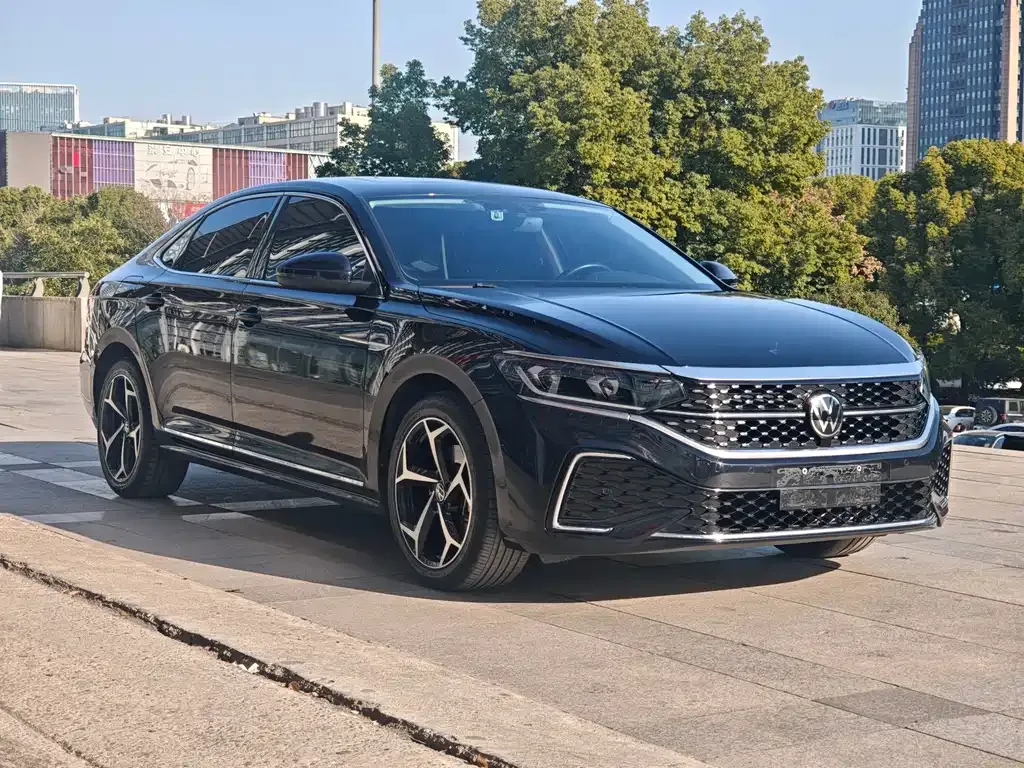 Volkswagen Passat 2023 из CN, фото 9