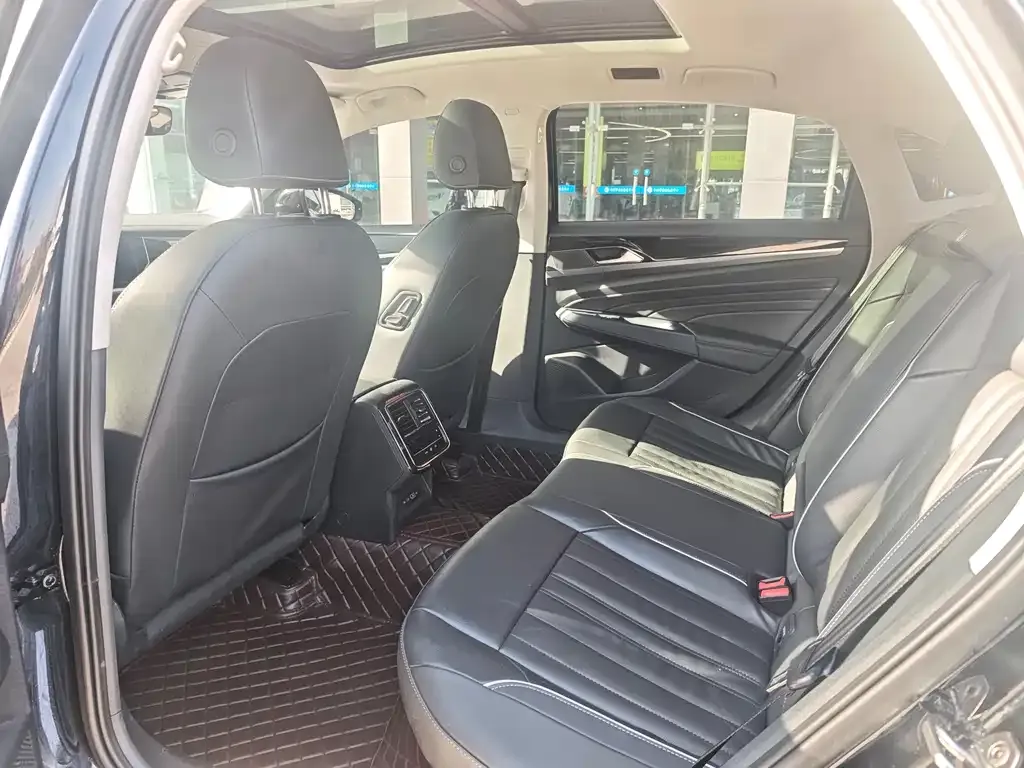 Volkswagen Passat 2023 из CN, фото 7