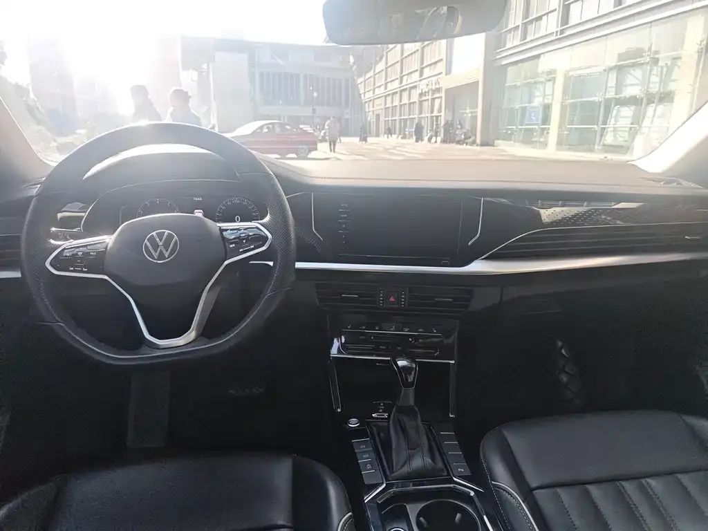 Volkswagen Passat 2023 из CN, фото 2