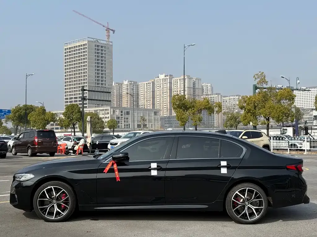 BMW 5 Series 2022 из CN, фото 9