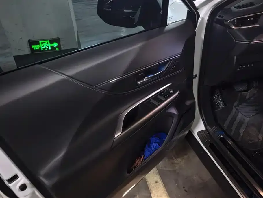 Toyota Harrier 2024 из CN, фото 2