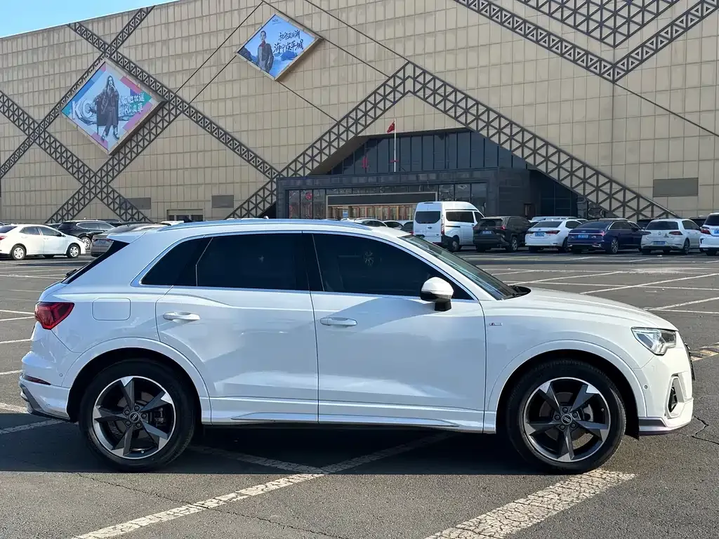 Audi Q3 2021 из CN, фото 4