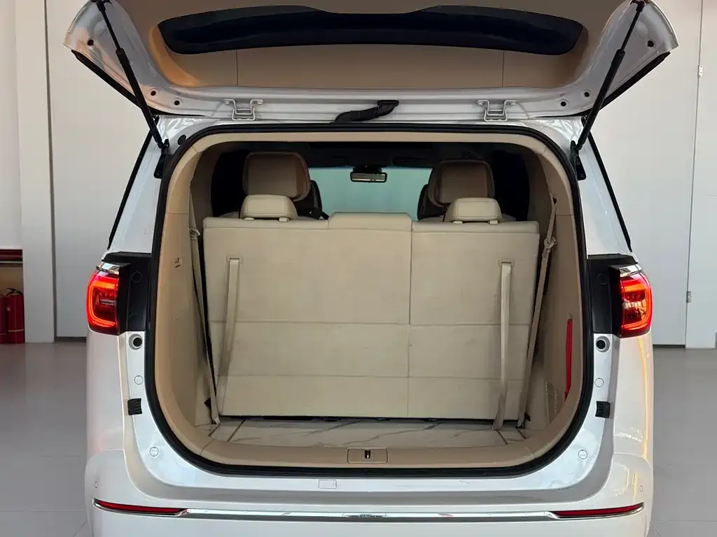 Buick GL8 2023 из CN, фото 3