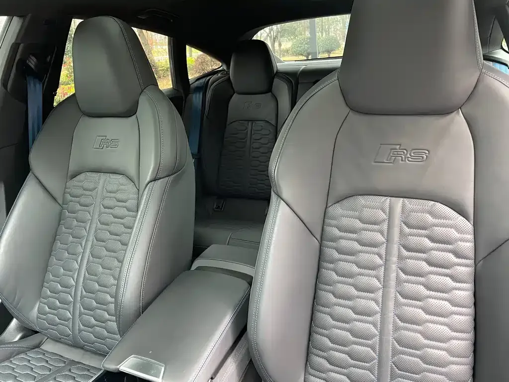 Audi RS 7 2024 из CN, фото 2