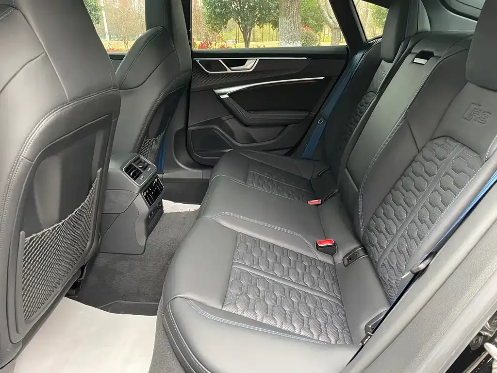 Audi RS 7 2024 из CN, фото 3
