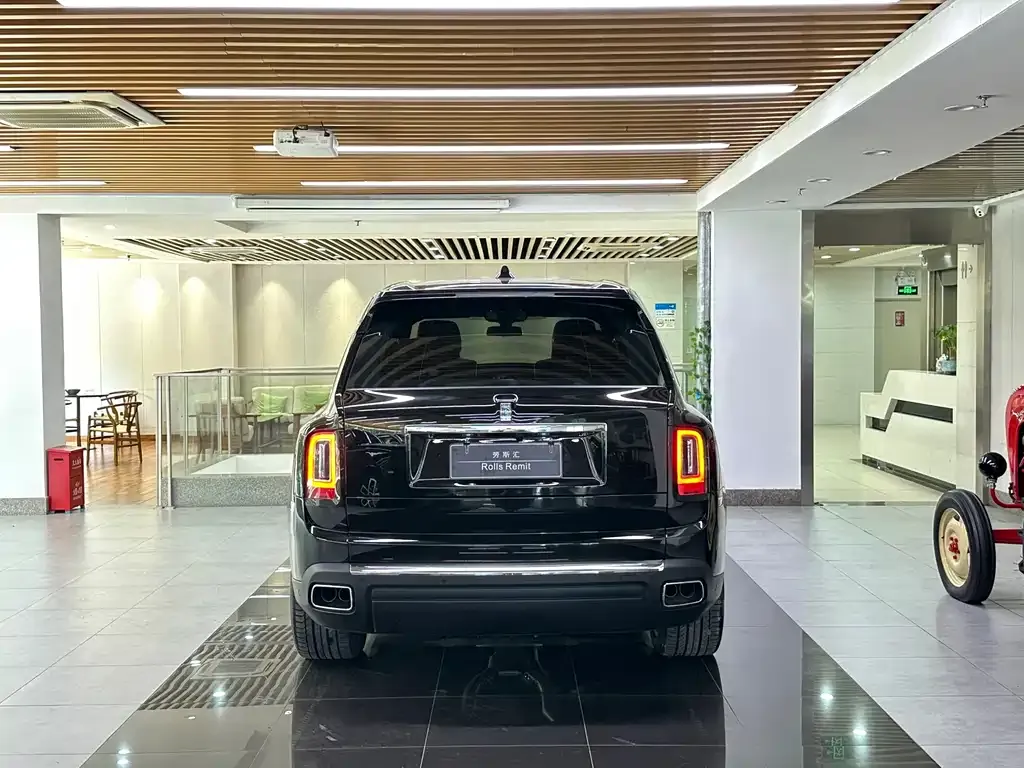 Rolls-Royce Cullinan 2024 из CN, фото 5