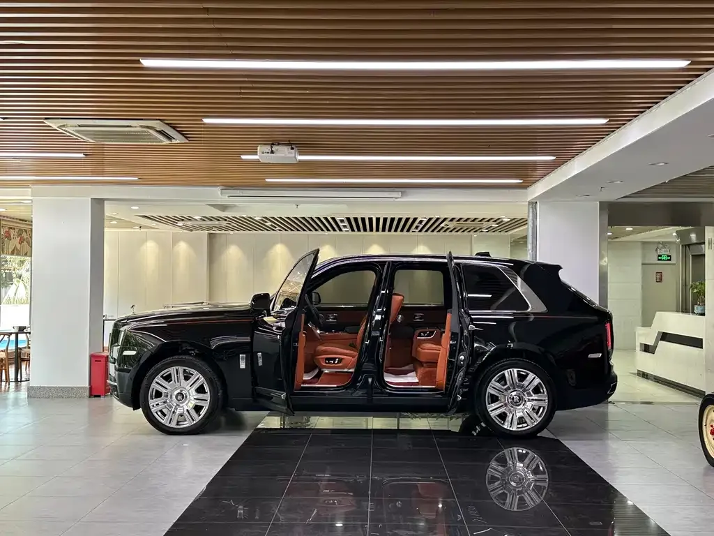 Rolls-Royce Cullinan 2024 из CN, фото 7