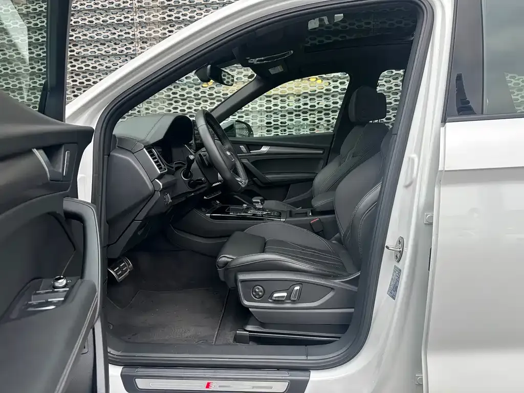 Audi Q5L 2024 из CN, фото 2
