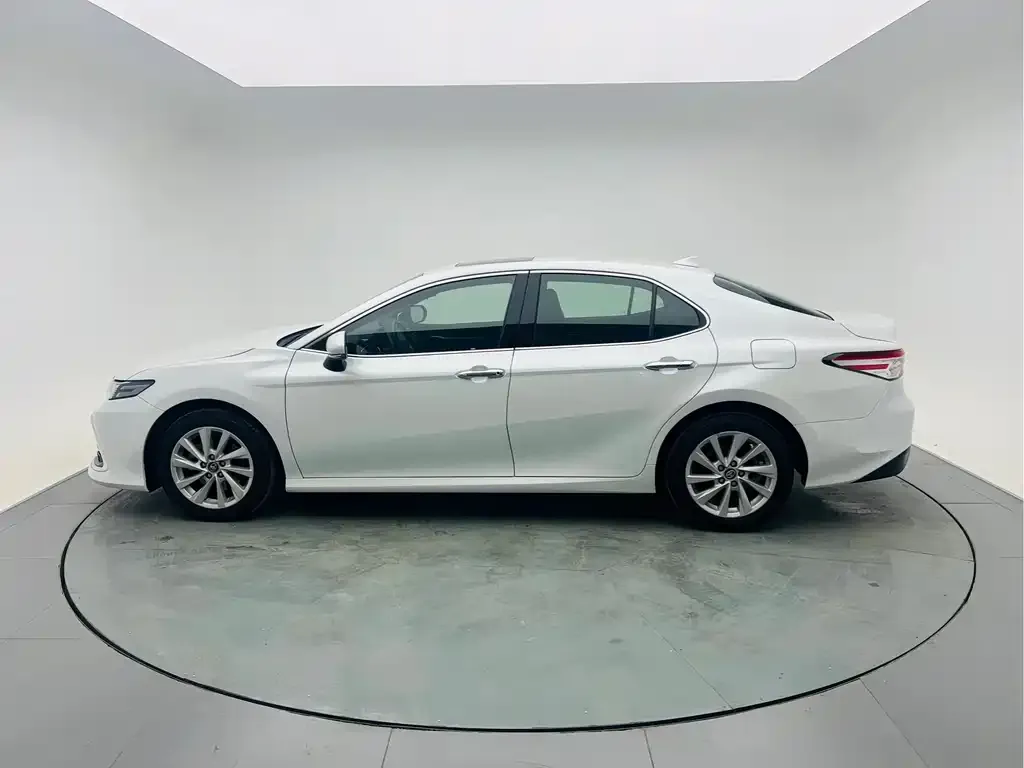 Toyota Camry 2021 из CN, фото 2