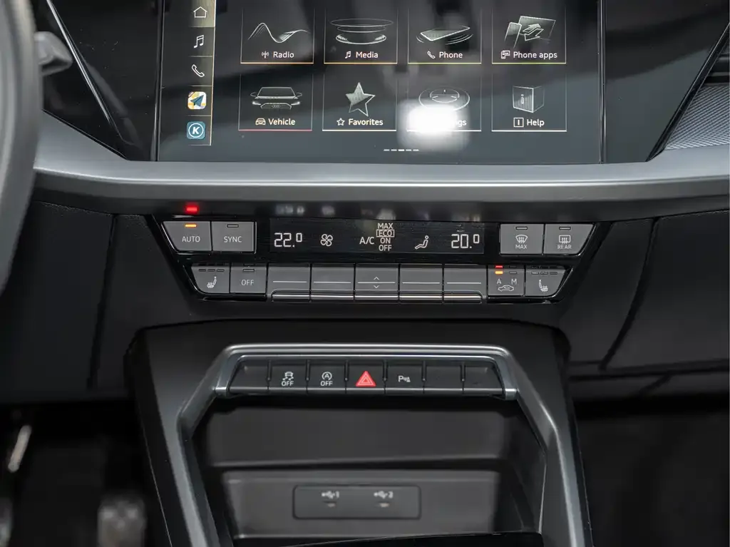 Audi A3 2023 из CN, фото 2