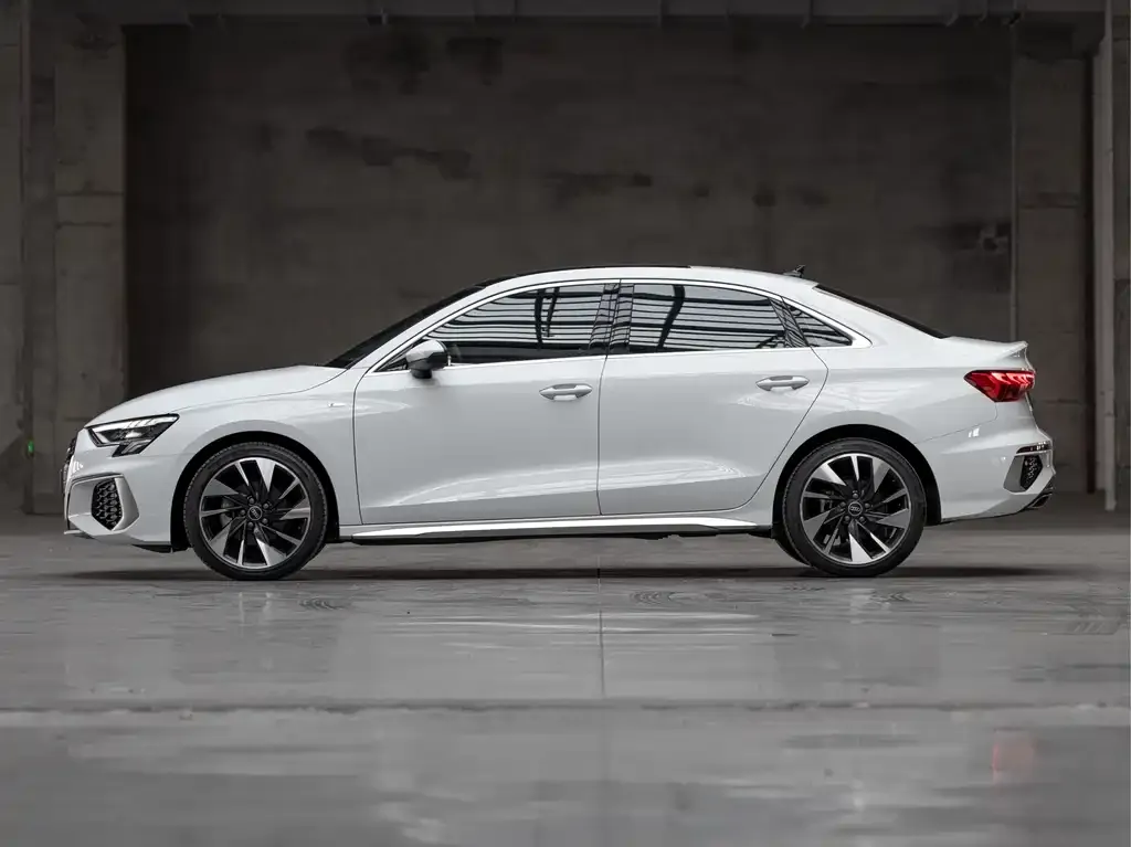 Audi A3 2023 из CN, фото 8
