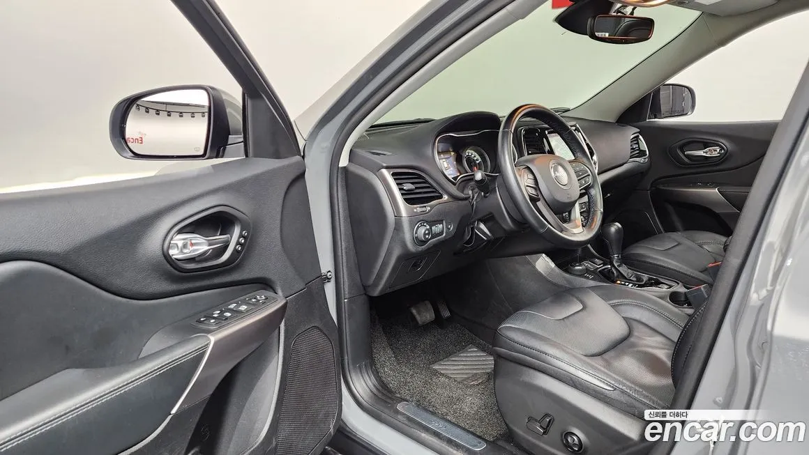 Jeep Cherokee — фото 10