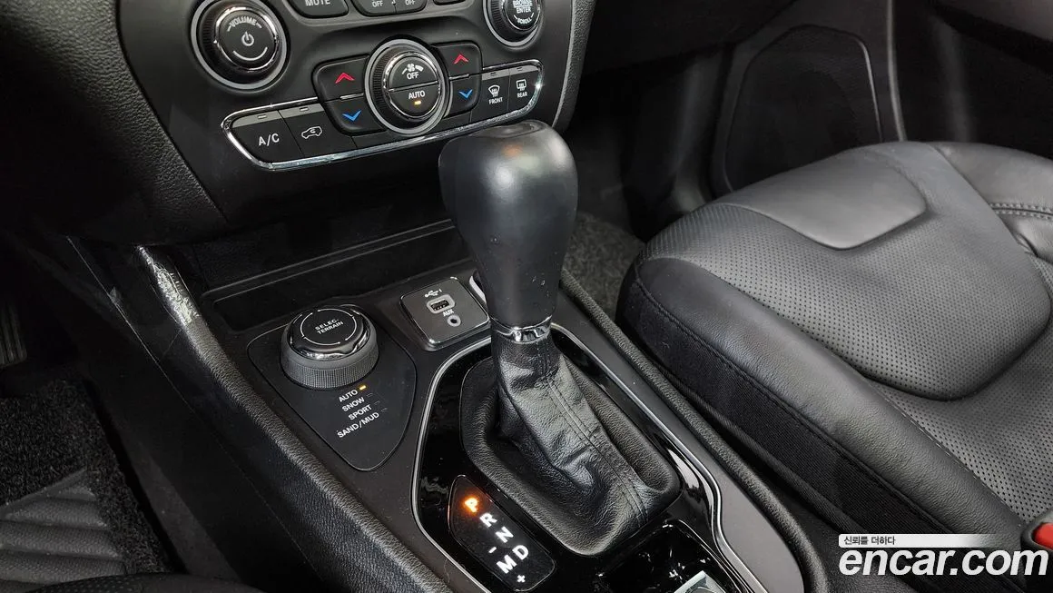 Jeep Cherokee — фото 9
