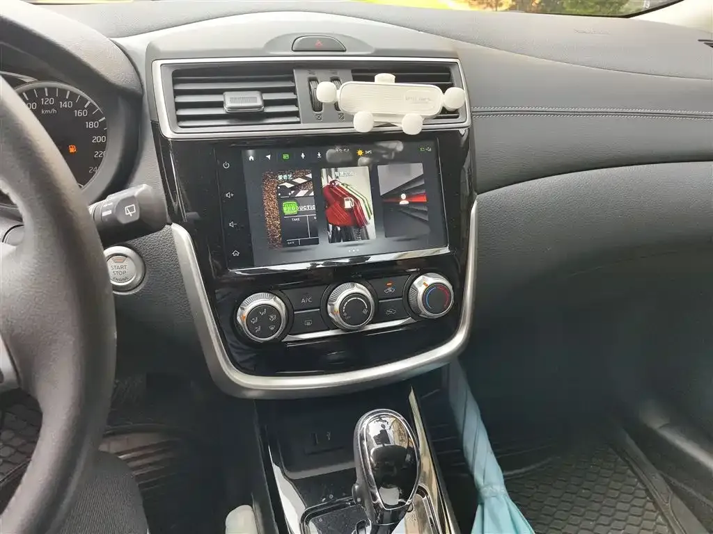 Nissan Tiida 2022 из CN, фото 10