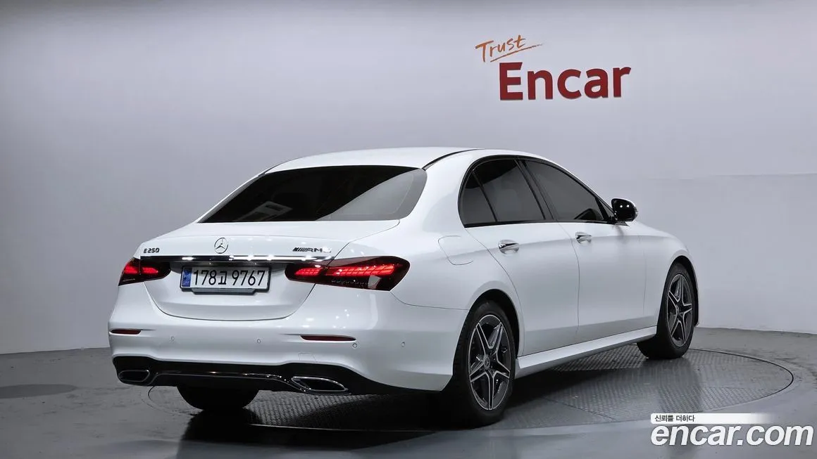 Mercedes-Benz E-Class — фото 2