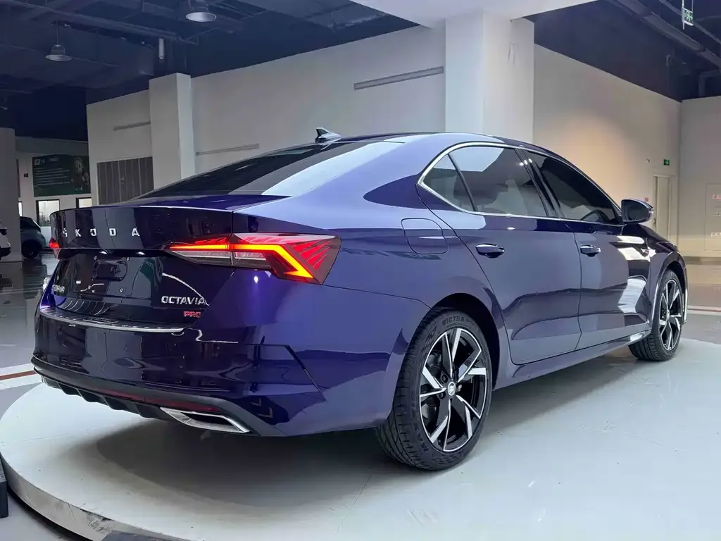 Skoda Octavia — фото 9