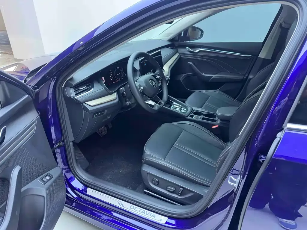 Skoda Octavia — фото 7
