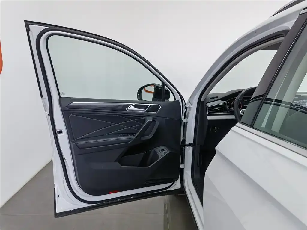 Volkswagen Tiguan L 2024 из CN, фото 8