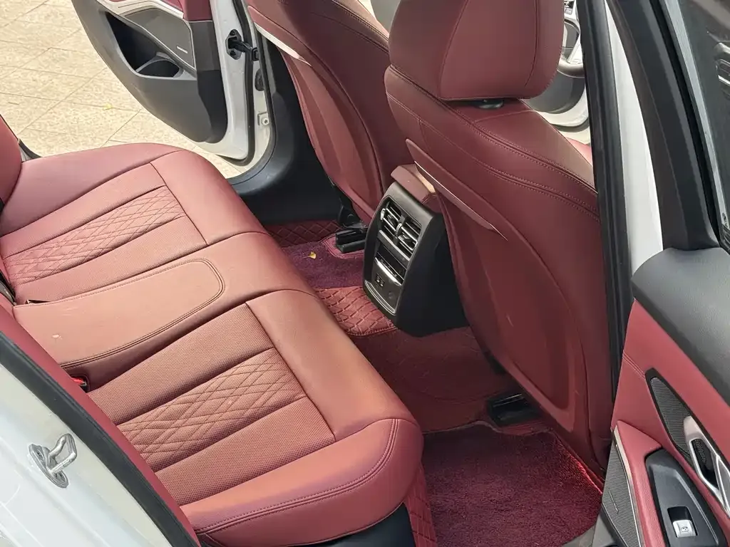 BMW 3 Series 2023 из CN, фото 9