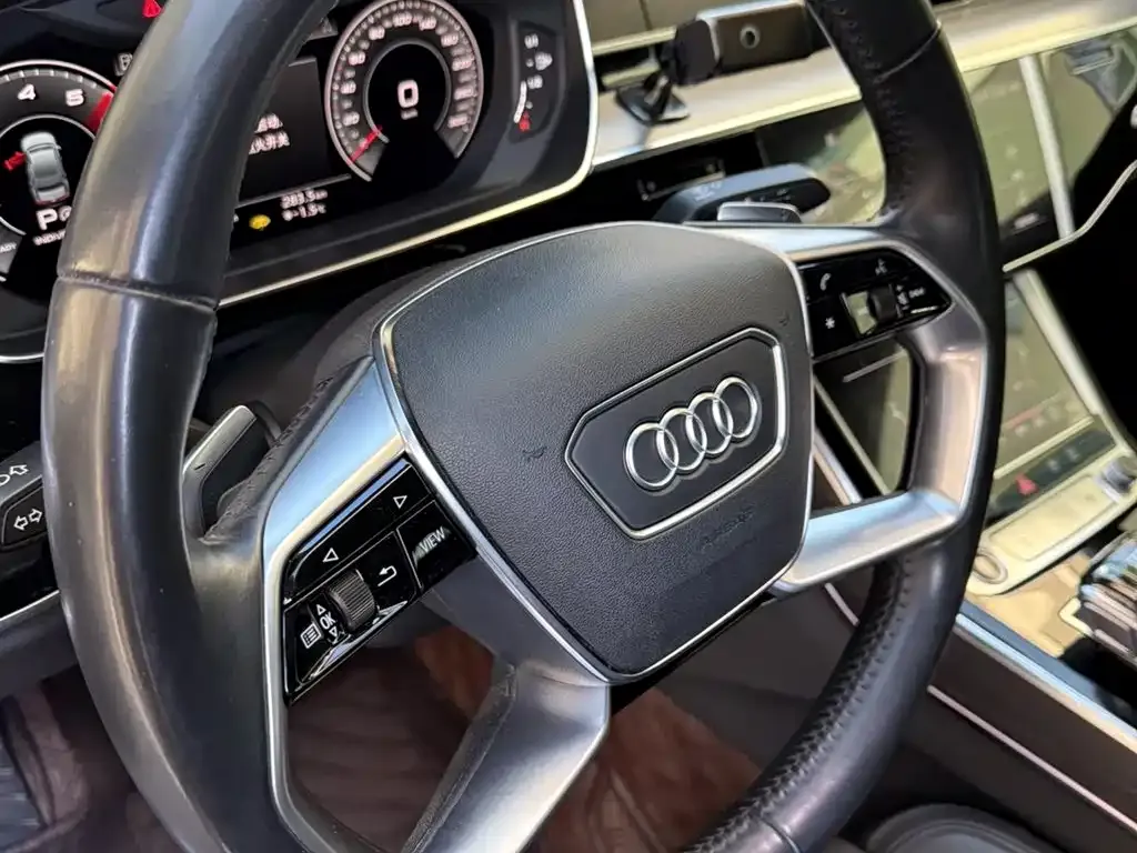 Audi A8 — фото 7