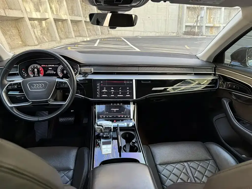 Audi A8 — фото 5