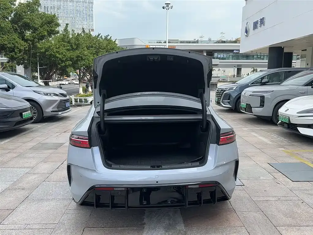 BYD Seal — фото 10