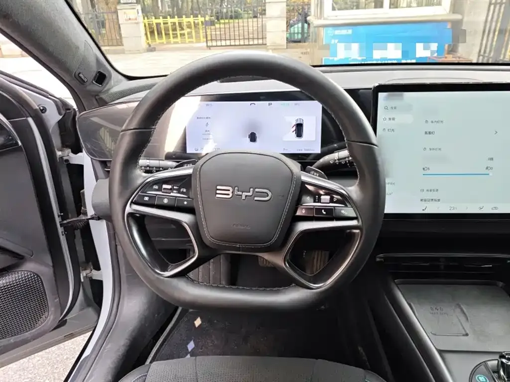 BYD Seal — фото 3