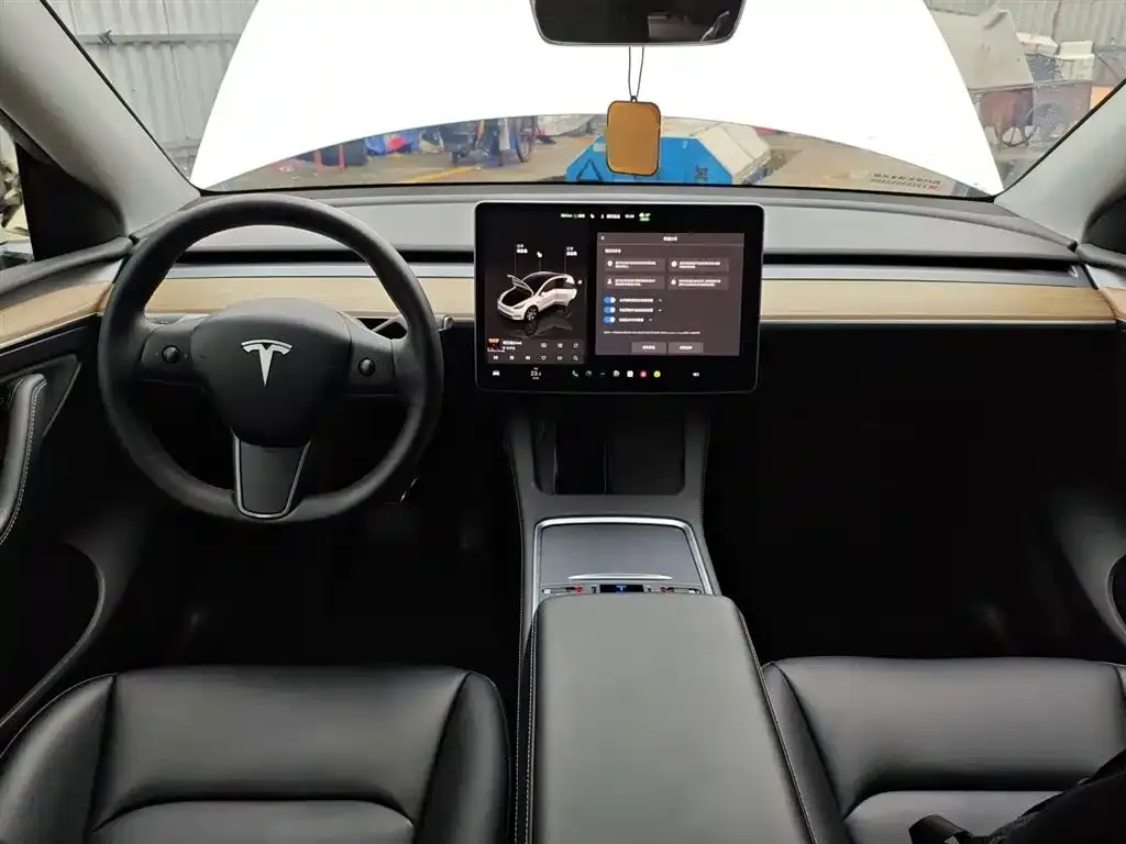Tesla Model Y — фото 3