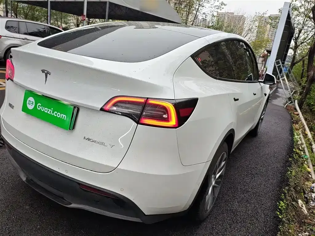 Tesla Model Y — фото 7