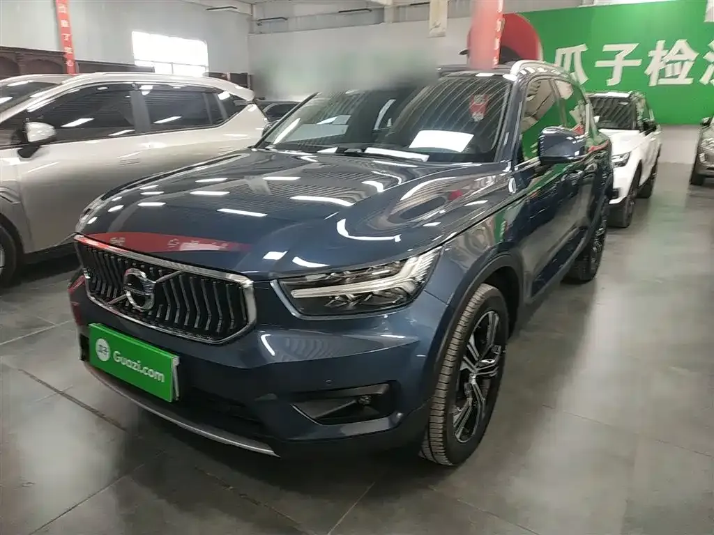 Volvo XC40 — фото 1
