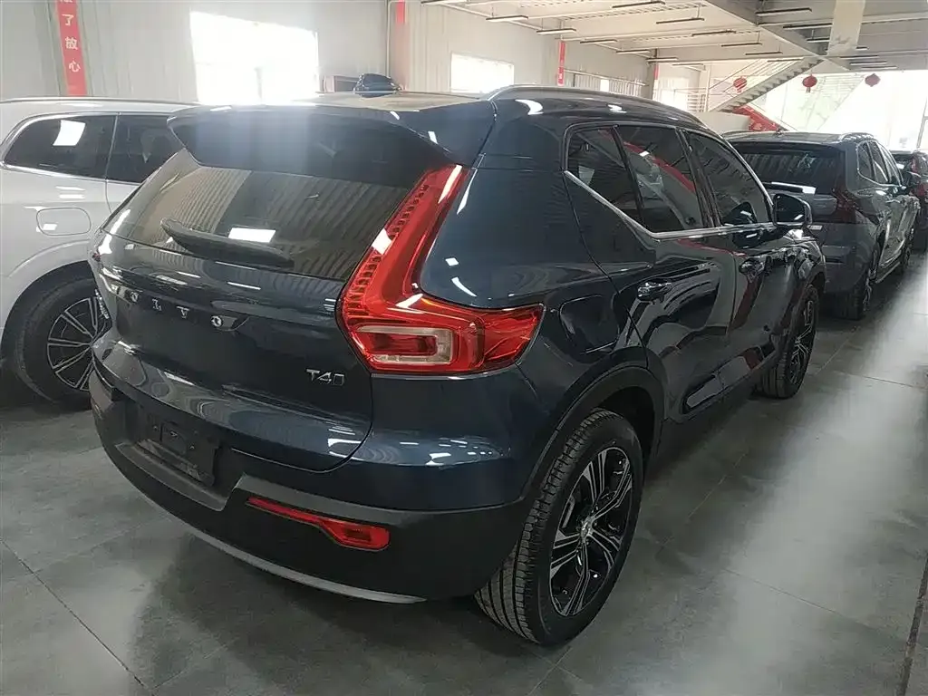 Volvo XC40 — фото 6