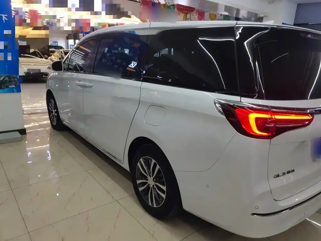 Buick GL8 2023 из CN, фото 3