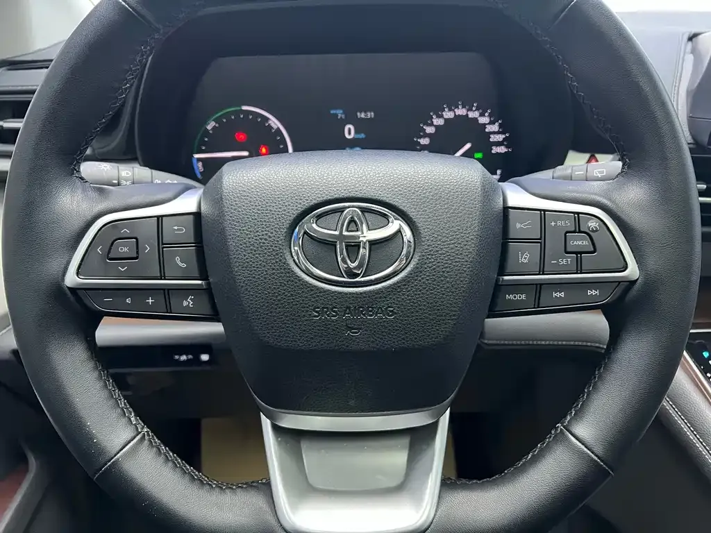 Toyota Granvia 2024 из CN, фото 10