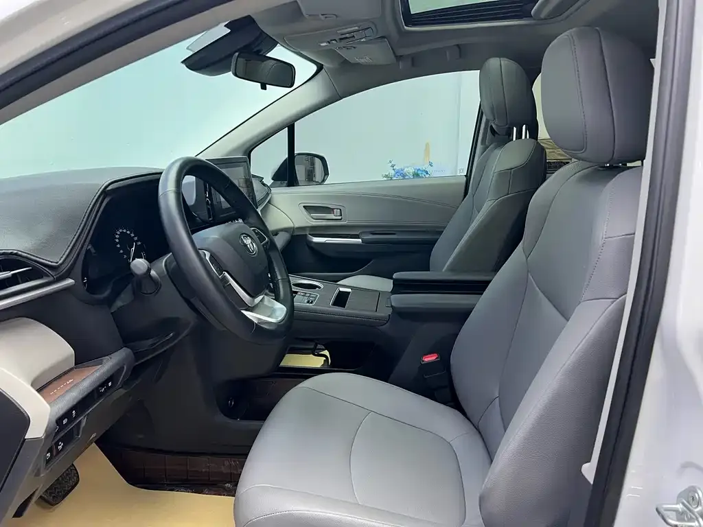 Toyota Granvia 2024 из CN, фото 8