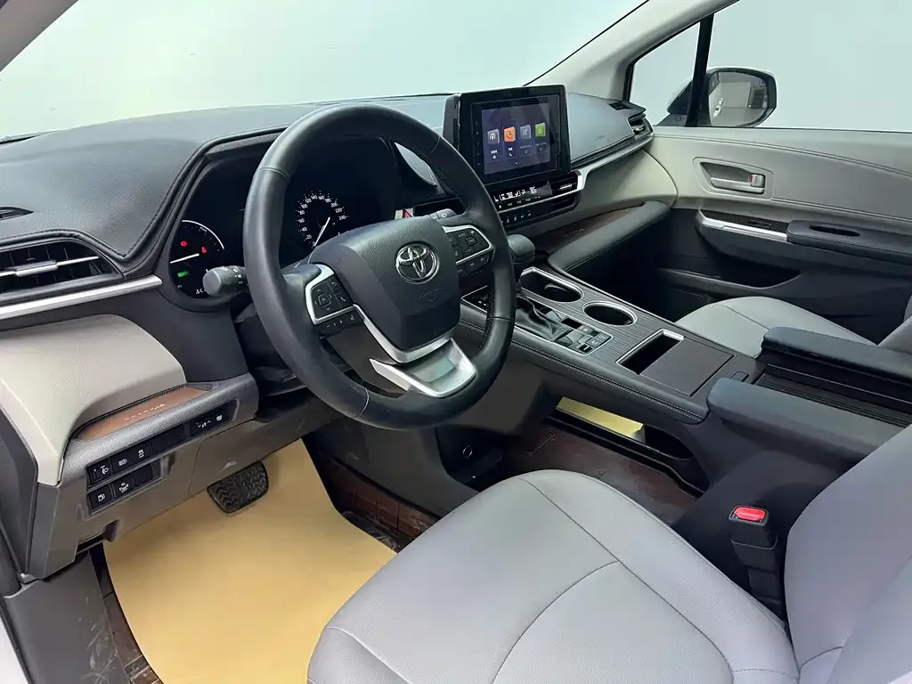 Toyota Granvia 2024 из CN, фото 4
