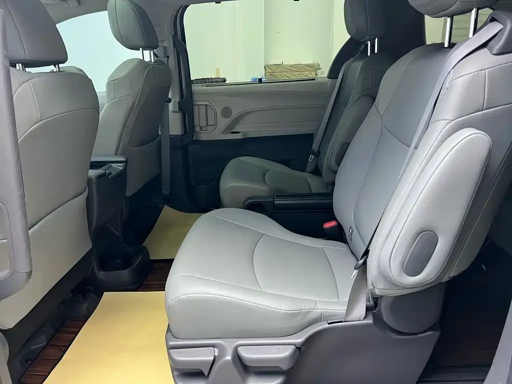 Toyota Granvia 2024 из CN, фото 7