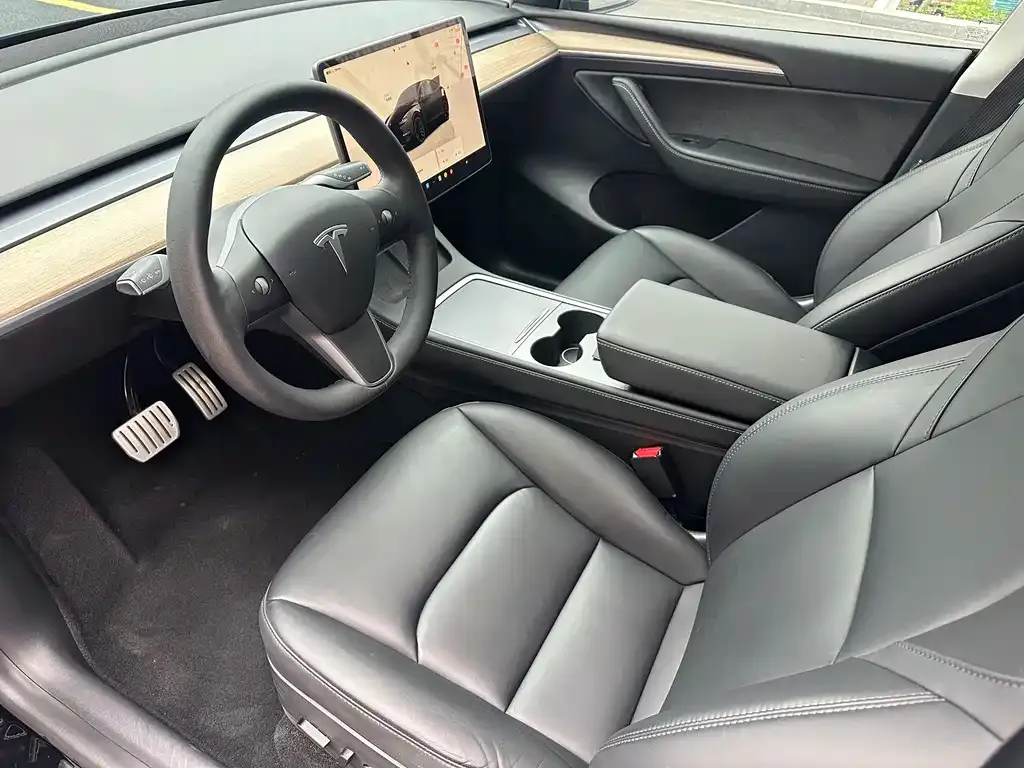 Tesla Model Y — фото 3