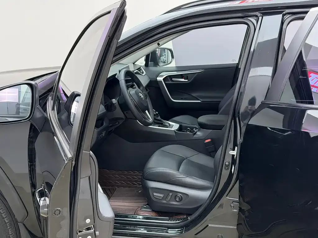 Toyota Wildlander 2023 из CN, фото 7