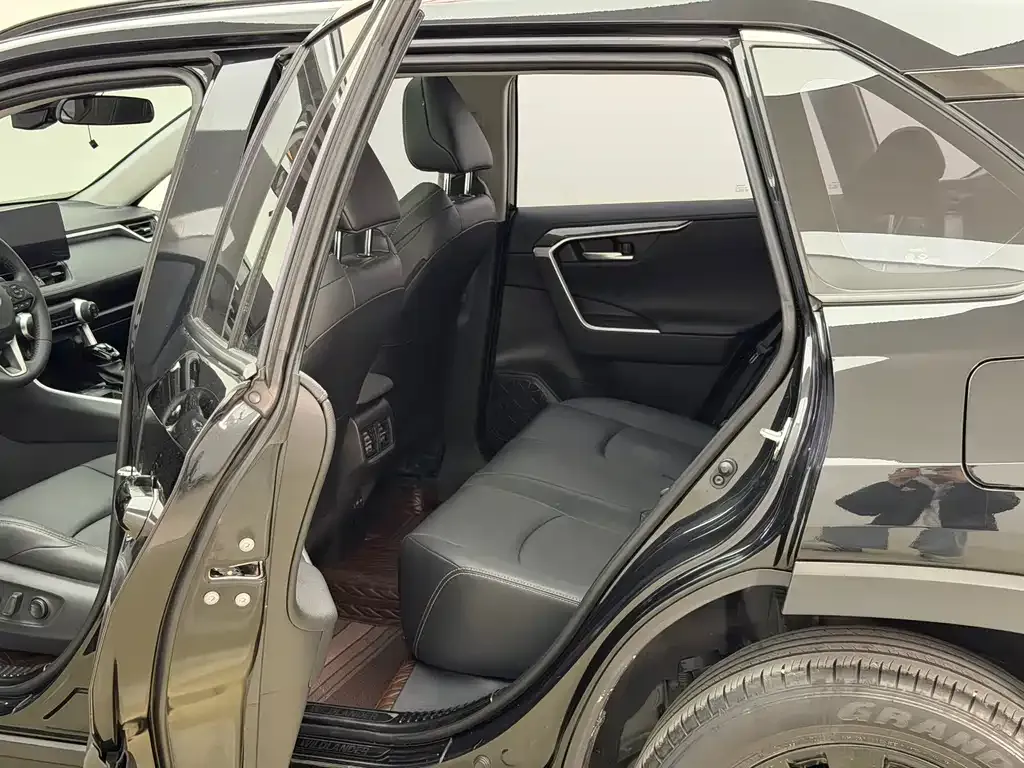 Toyota Wildlander 2023 из CN, фото 8