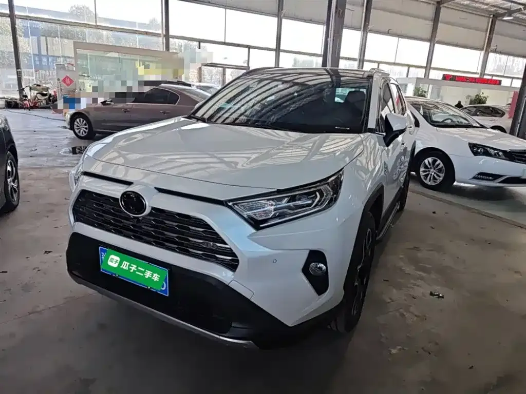 Toyota RAV4 — фото 5