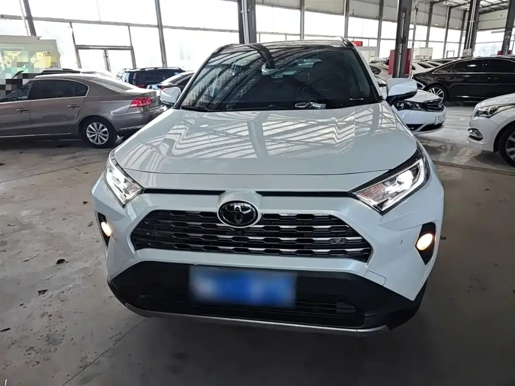 Toyota RAV4 — фото 4