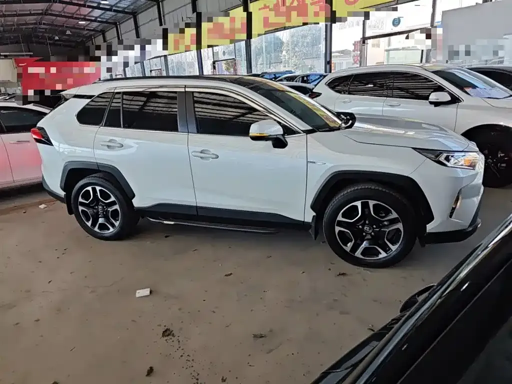 Toyota RAV4 — фото 10