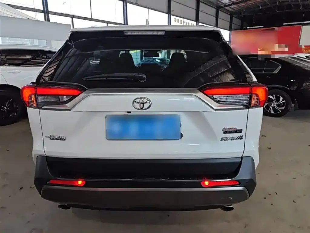 Toyota RAV4 — фото 6