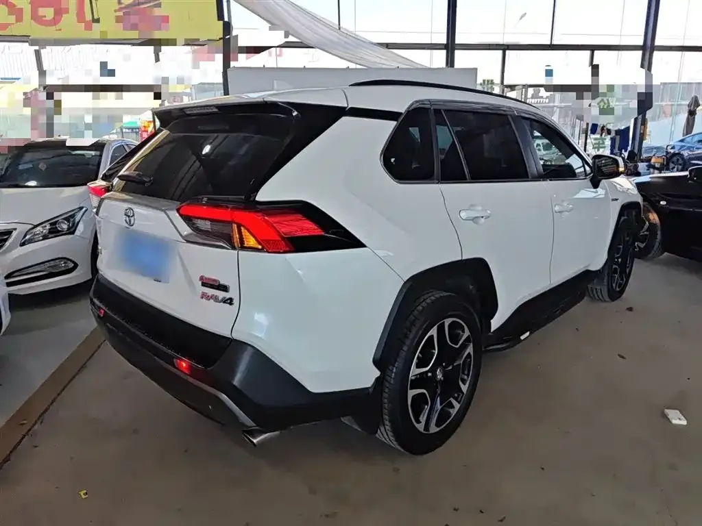 Toyota RAV4 — фото 2