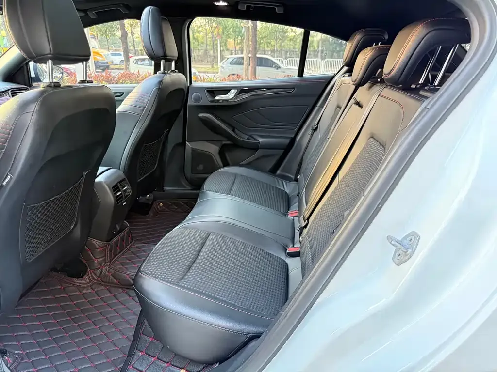 Ford Focus 2021 из CN, фото 6