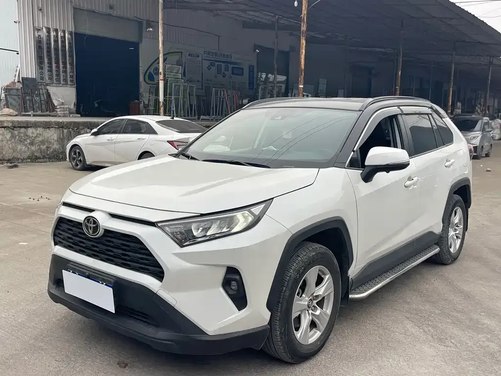 Toyota RAV4 2023 из CN, фото 1