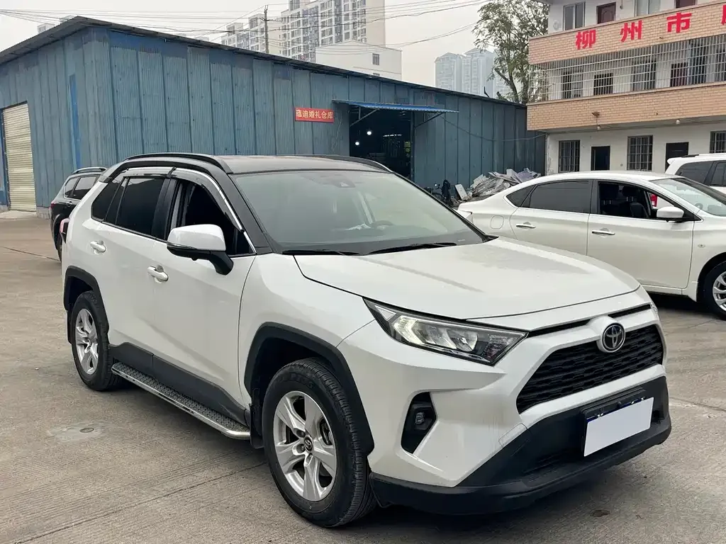Toyota RAV4 2023 из CN, фото 6