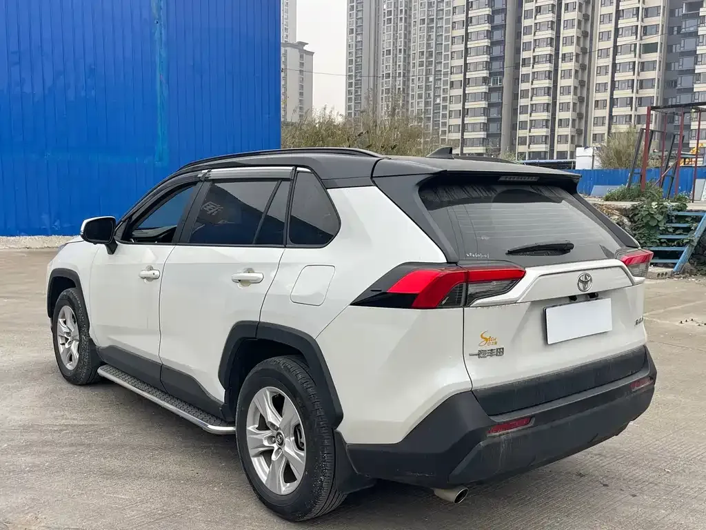 Toyota RAV4 2023 из CN, фото 9
